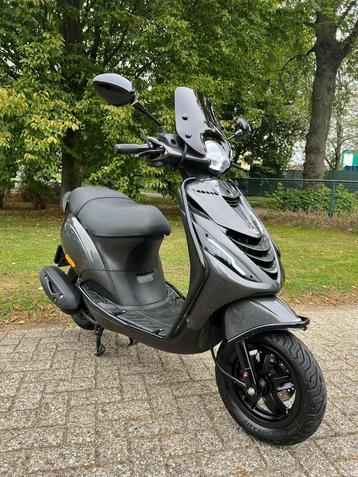 Piaggio Zip 2021 E4 Psychedelic full option brom snor  beschikbaar voor biedingen