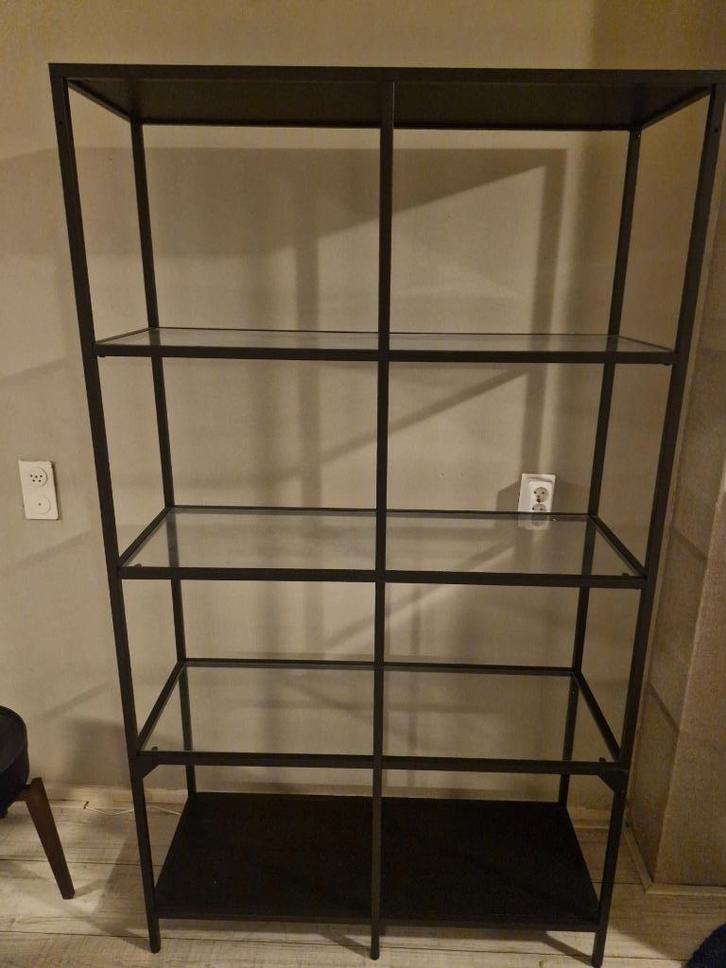 IKEA VITTSJÖ Stellingkast – Zwartbruin/Glas – 100x175 cm, Huis en Inrichting, Kasten | Stellingkasten, Zo goed als nieuw, Ophalen