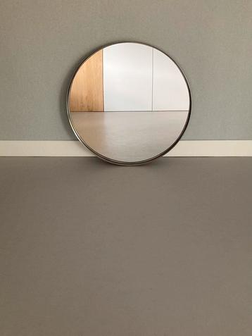 IKEA ronde spiegel met rvs opstaande rand diameter 57,5 cm beschikbaar voor biedingen