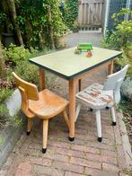 Vintage Schilte schooltafeltje met 2 stoeltjes, Kinderen en Baby's, Kinderkamer | Tafels en Stoelen, Ophalen, Zo goed als nieuw