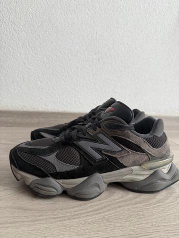 Originele New Balance 9060  beschikbaar voor biedingen