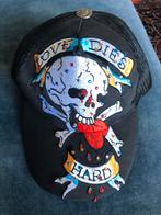 Love dies hard pet, Ophalen, Nieuw, One size fits all