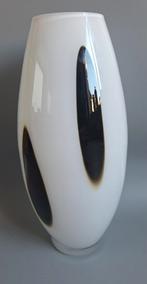 Glazen vaas zwart/wit
36 x 15,5 cm
1920 gram, Gevondenengemaakt@gmail.com, Wit, Onbekend, Ophalen of Verzenden