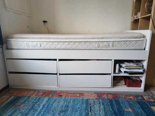 Een ruim bed met veel opbergruimte, Huis en Inrichting, Slaapkamer | Bedden, Gebruikt, Eenpersoons, 90 cm, 200 cm, Hout, Wit, Ophalen