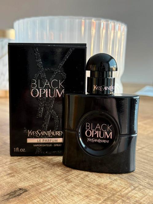 Yves Saint Laurent Black Opium Le Parfum 30 ml, Sieraden, Tassen en Uiterlijk, Uiterlijk | Parfum, Zo goed als nieuw, Verzenden