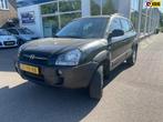 Hyundai Tucson 2.0i Active, Auto's, Hyundai, Gebruikt, 4 cilinders, Metallic lak, Zwart