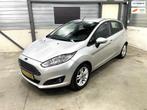 Ford Fiesta 1.0 EcoBoost Titanium 2e eigenaar dealer onderho, Gebruikt, Origineel Nederlands, Zilver of Grijs, Elektrische ramen