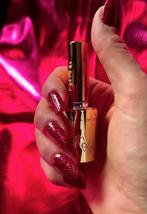 Modellen zijn nodig, Nagels lakken