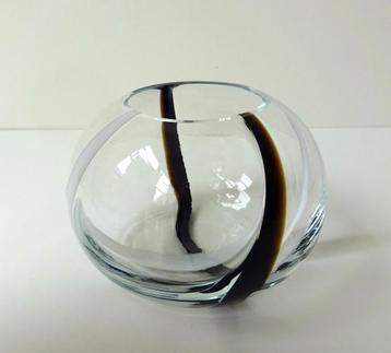 Glazen vaas helder opaline strepen in wit en zwart 3076-g beschikbaar voor biedingen