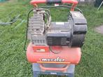 2 cilinder compressor, Doe-het-zelf en Verbouw, Compressors, 6 tot 10 bar, Ophalen of Verzenden, Zo goed als nieuw, 25 tot 100 liter