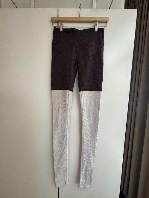 ALO leggings met voetbedekking (maat S), Kleding | Dames, Sportkleding, Gedragen, Yoga, Maat 36 (S), Overige kleuren, Verzenden