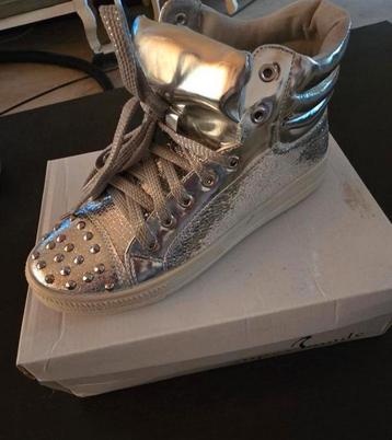Leuke zilveren sneakers maat 36 beschikbaar voor biedingen