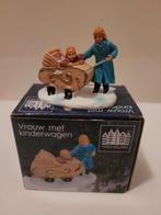 Vrouw met Kinderwagen - Typisch Hollands Beeldje, Diversen, Kerst, Ophalen of Verzenden, Zo goed als nieuw