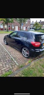 Mercedes-Benz A-Klasse A180 2015, amg line veel opties, Auto's, Voorwielaandrijving, 65 €/maand, 4 cilinders, 1595 cc