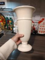 Wedgwood Edme Grote Vaas, Huis en Inrichting, Woonaccessoires | Vazen, Wit, Aardewerk of Porselein, Ophalen of Verzenden, Zo goed als nieuw