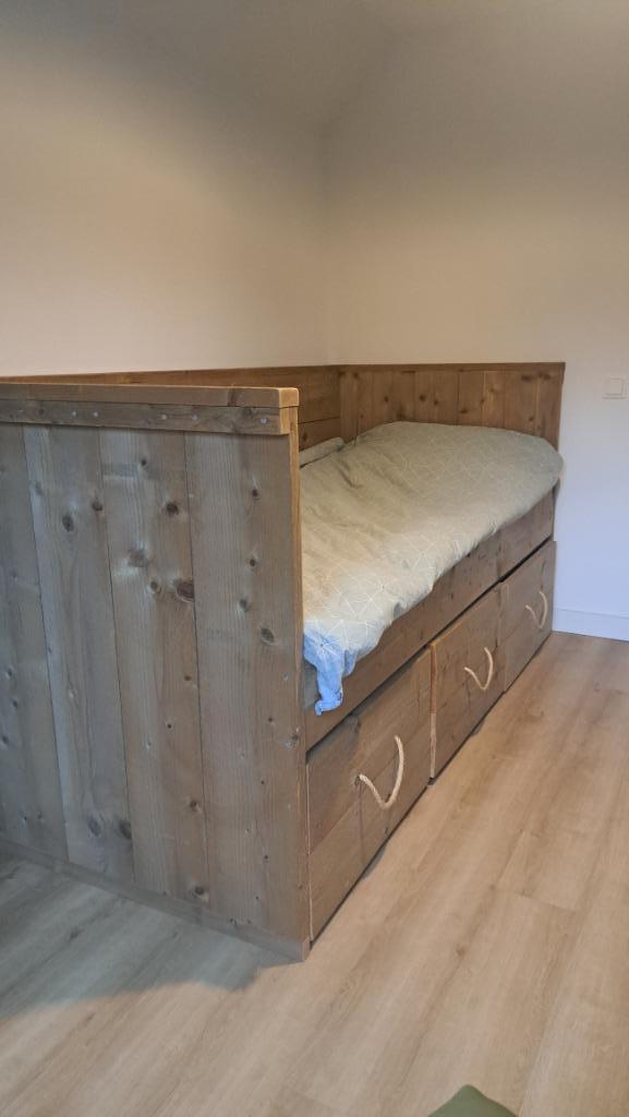 Steigerhouten kajuitbed, Kinderen en Baby's, Kinderkamer | Bedden, Zo goed als nieuw, 180 cm of meer, 85 tot 100 cm, Lattenbodem
