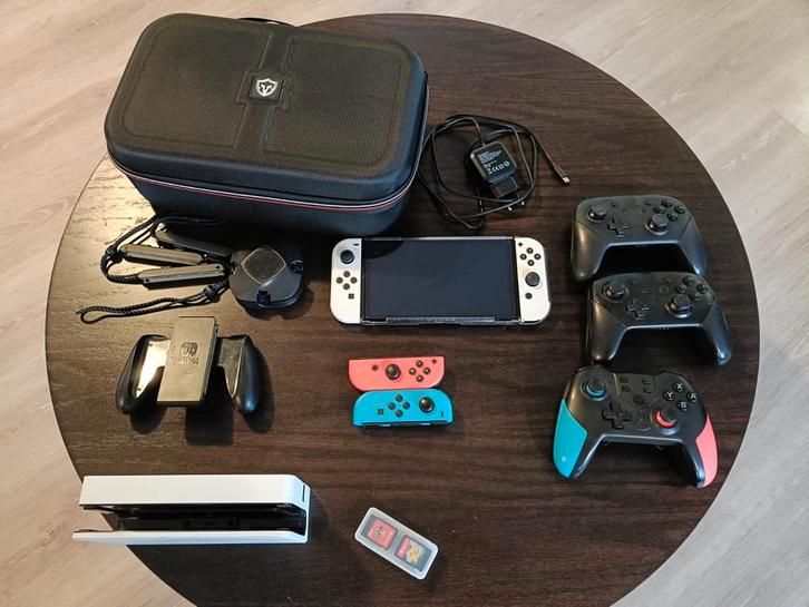 Nintendo Switch OLED + Accessoires & Games, Spelcomputers en Games, Spelcomputers | Nintendo Switch, Gebruikt, Switch OLED, Met 3 controllers of meer