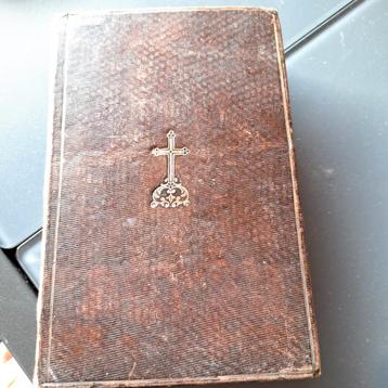 Antiek Gebedenboek met Kruis beschikbaar voor biedingen