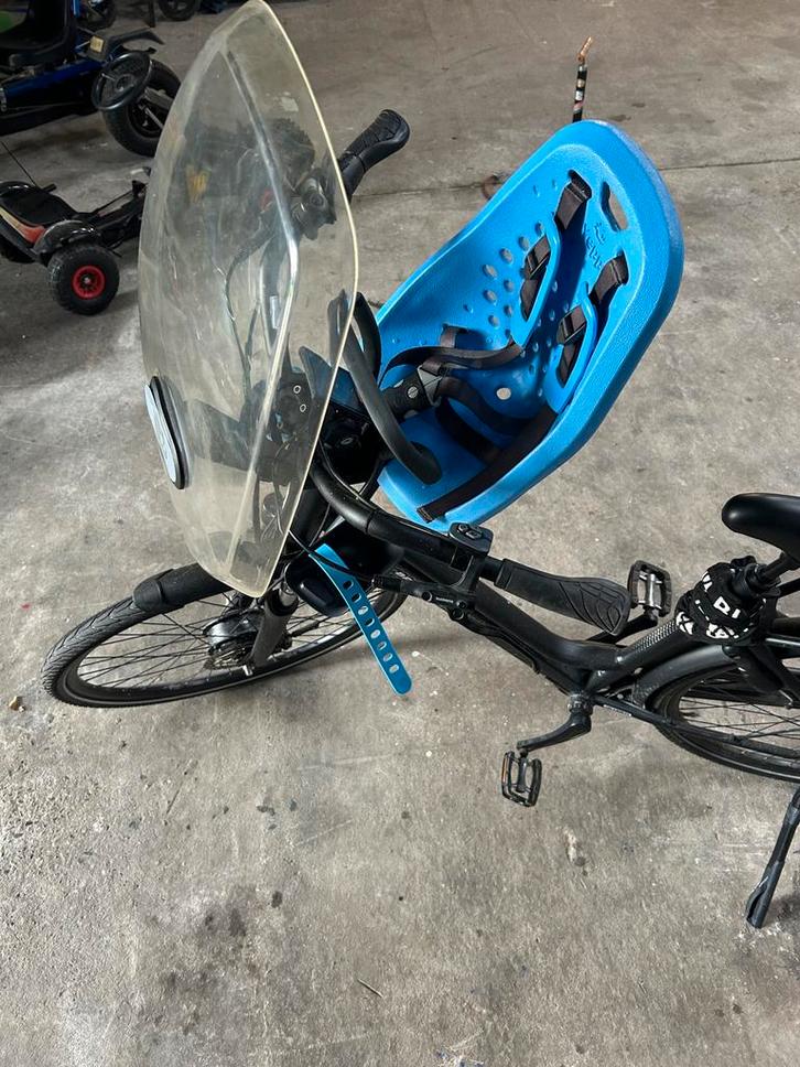 Yepp Voorzitje met Windscherm, Fietsen en Brommers, Fietsaccessoires | Fietsstoeltjes, Gebruikt, Voorzitje, 9 t/m 18 kg, Voetsteuntjes