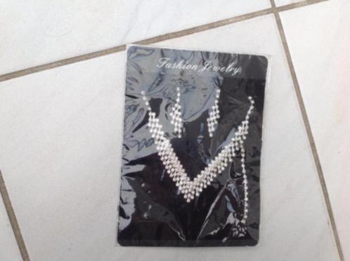 nieuwe set sieraden diamant, Sieraden, Tassen en Uiterlijk, Oorbellen, Nieuw, Overige materialen, Goud, Ophalen of Verzenden