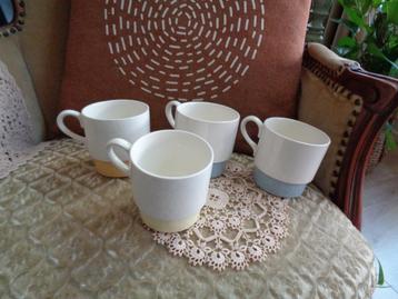 4 Brocante Pastel Stapel Bekers van Regout ** Mimosa ** beschikbaar voor biedingen