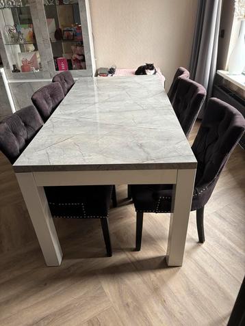 Mooie complete meubelset beschikbaar voor biedingen