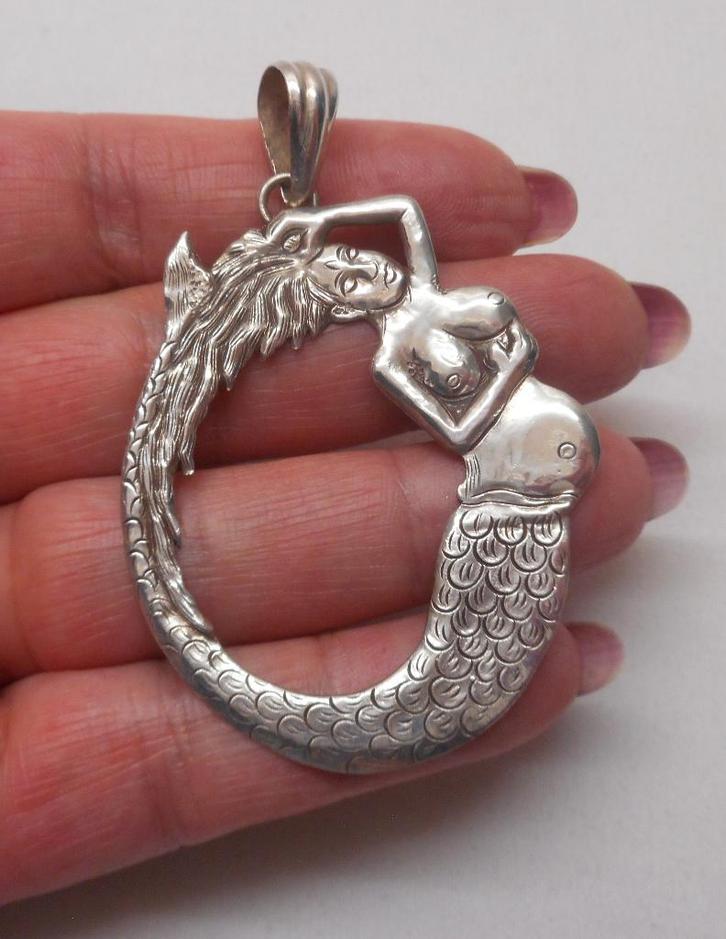 Zilveren grote antieke hanger van een zeemeermin nr.194, Sieraden, Tassen en Uiterlijk, Antieke sieraden, Hanger, Zilver, Verzenden