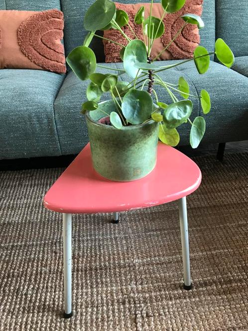 Retro Bijzettafel / plantentafeltje 🪴, Antiek en Kunst, Antiek | Meubels | Tafels, Ophalen of Verzenden