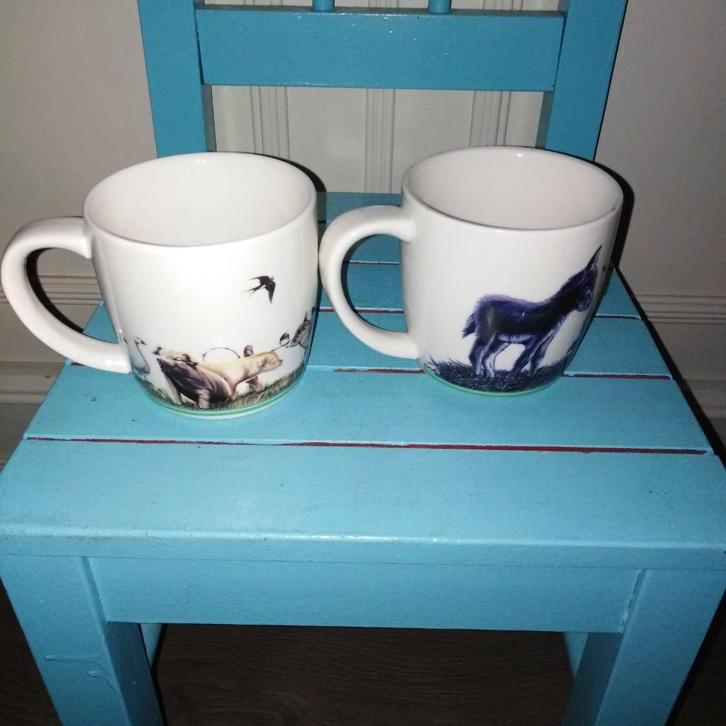 2 mokken met boerderijdieren The Farm by HvD - Dake & Zn., Huis en Inrichting, Keuken | Servies, Gebruikt, Glas of Glazen, Overige stijlen