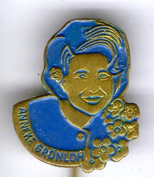 Anneke Grönloh blauw op koper zangeres speldje ( R_012 ), Verzamelen, Speldjes, Pins en Buttons, Nieuw, Speldje of Pin, Figuurtje