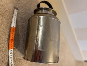 Metalen Pot met Leren Hengsel beschikbaar voor biedingen