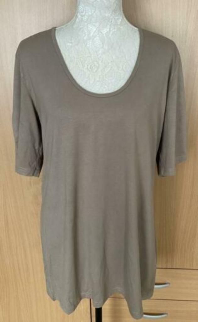 Twister ronde nek taupe lange top maat 42/44, Kleding | Dames, Tops, Nieuw, Maat 42/44 (L), Overige kleuren, Zonder mouw, Ophalen of Verzenden