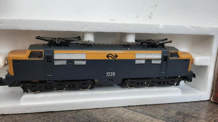 Lima H0 E-Locomotief NS 1220 met doos, Hobby en Vrije tijd, Modeltreinen | H0, Gebruikt, Locomotief, Gelijkstroom, Lima, NS, Ophalen of Verzenden