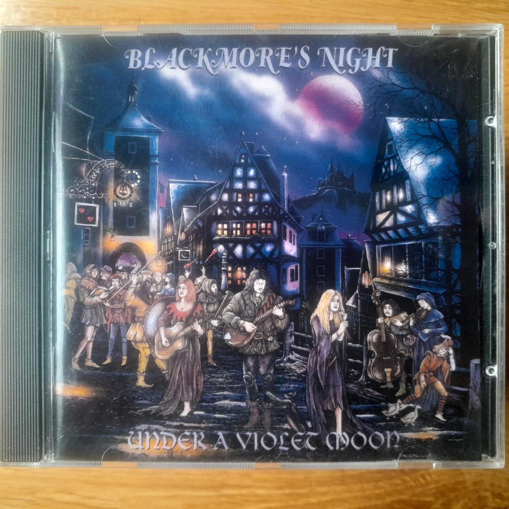 cd BLACKMORE 'S NIGHT - Under A Violet Moon., Ophalen of Verzenden, Zo goed als nieuw