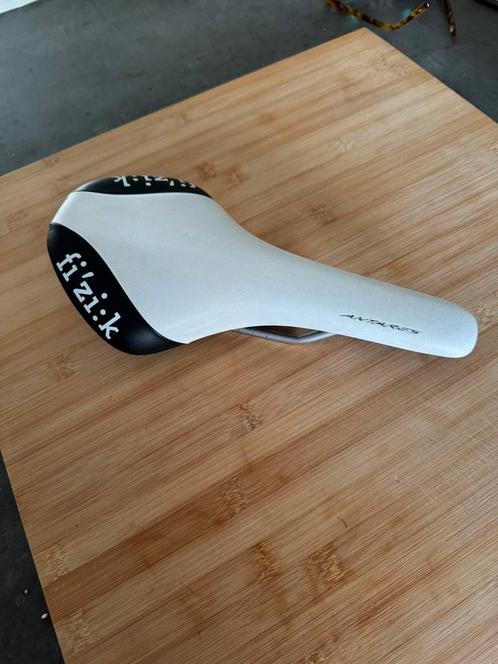 Fietszadel Fizik antares, Fietsen en Brommers, Fietsonderdelen, Gebruikt, Racefiets, Zadel, Ophalen of Verzenden