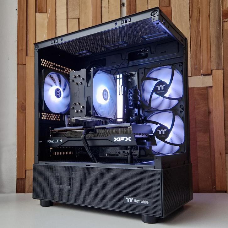 RX 9060 XT, Ryzen 7500F, 1TB | Fishtank Gaming PC, Computers en Software, Desktop Pc's, Nieuw, 4 Ghz of meer, SSD, 16 GB, Met videokaart