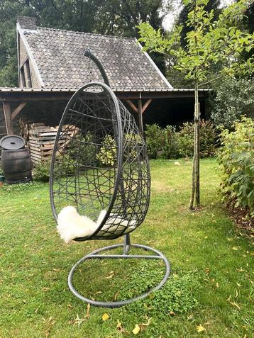 Hangstoel wicker rotan "ei-stoel"  beschikbaar voor biedingen