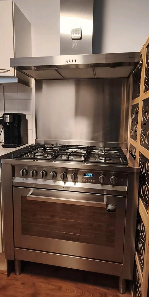 Ariston Hotpoint 5-pits gasfornuis vrijstaand met oven, Witgoed en Apparatuur, Fornuizen, Gebruikt, Vrijstaand, Gas, 5 kookzones of meer