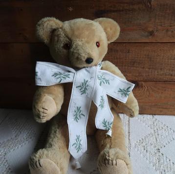 Kerst lint met metalen belletjes. beschikbaar voor biedingen