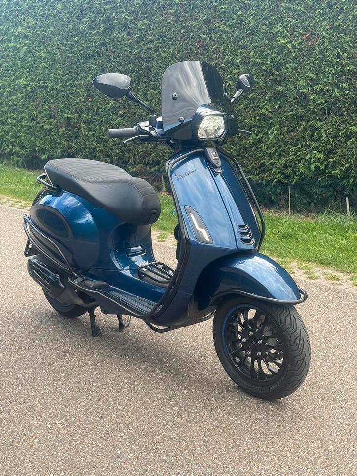 Vespa Sprint! Custom Midnight Blue ! Nieuwstaat! Brom!, Fietsen en Brommers, Brommers | Vespa, Zo goed als nieuw, Ophalen of Verzenden