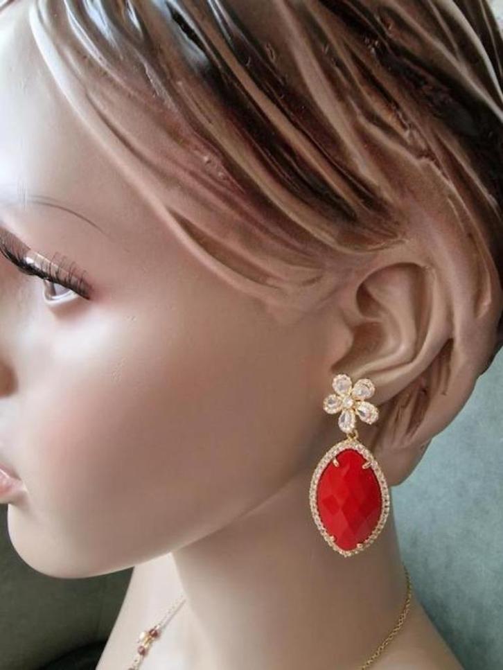 Oorbellen bloedkoraal rood met Swarovski elementen, Sieraden, Tassen en Uiterlijk, Oorbellen, Nieuw, Knopjes of Stekers, Overige materialen