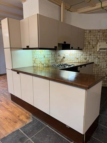 Retro keuken – hout en degelijke kwaliteit Vintage beschikbaar voor biedingen