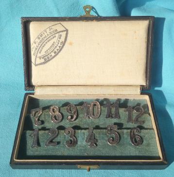 12 TAFELNUMMERS 800 ZILVER CIJFERS GLASHANGERS DOOS ART DECO beschikbaar voor biedingen