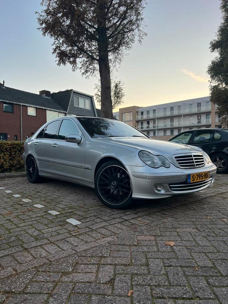 Mercedes-Benz Mercedes 2004 Grijs, Auto's, Mercedes-Benz, Particulier, C-Klasse, ABS, Airbags, Airconditioning, Alarm, Android Auto