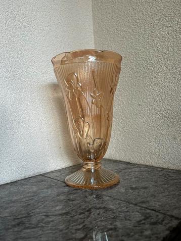 Vintage Jeanette Marigold Carnival Glass vaas beschikbaar voor biedingen
