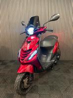 PIAGGIO ZIP 4T 3V BROM 2022 FULL OPTION CANDY RED, Fietsen en Brommers, Scooters | Piaggio, Maximaal 45 km/u, Zip, Ophalen of Verzenden