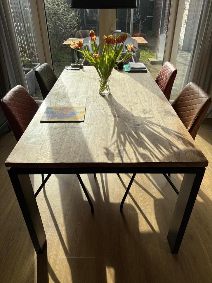 Mooie eetkamertafel met houten blad en metalen poten, Huis en Inrichting, Tafels | Eettafels, Gebruikt, 100 tot 150 cm, 150 tot 200 cm
