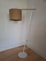 Prachtige Design staande voetlamp, van hout en metaal., Ophalen, Nieuw, Minder dan 100 cm