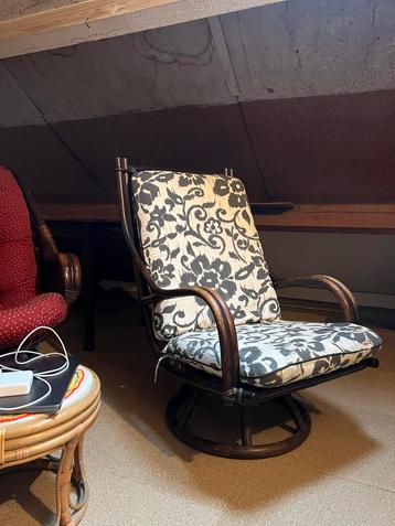Vintage Rotan Draaistoel beschikbaar voor biedingen