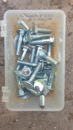 Diverse bouten, schroeven, moeren, Doe-het-zelf en Verbouw, Ophalen of Verzenden, Zo goed als nieuw, Bouten of Moeren